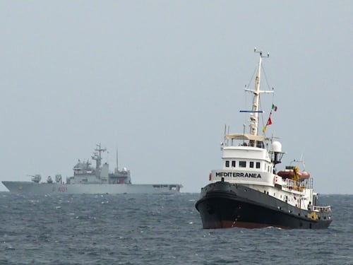Migranti sulla Mare Jonio: "Ora dateci un porto sicuro"
