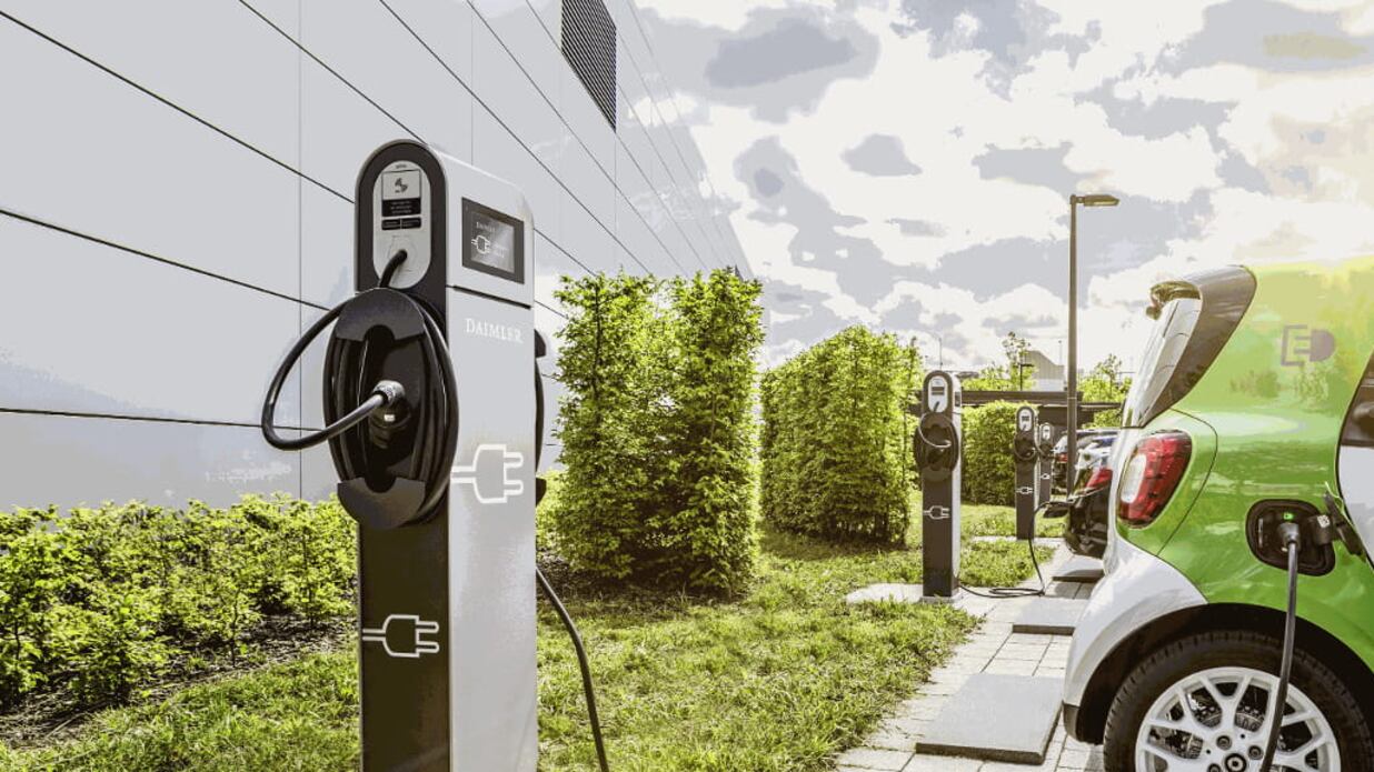 Auto elettriche: cosa ne pensano gli italiani? I risultati dell’indagine