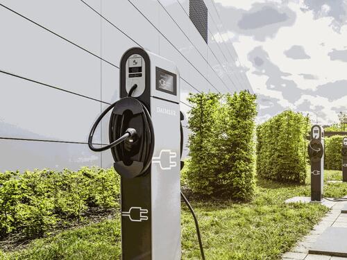 Auto elettriche: cosa ne pensano gli italiani? I risultati dell’indagine