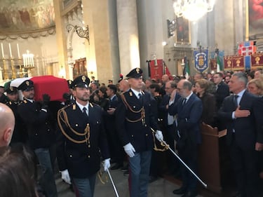 Sparatoria Trieste, il cordoglio ai funerali dei due agenti uccisi 2