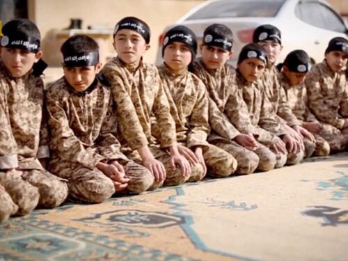 Baby jihadisti contro Putin: Isis minaccia la Russia