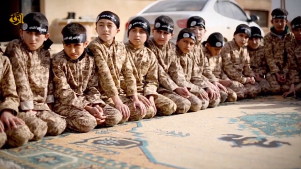 Baby jihadisti contro Putin: Isis minaccia la Russia