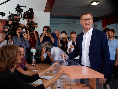 Spagna, testa a testa tra Popolari e Socialisti