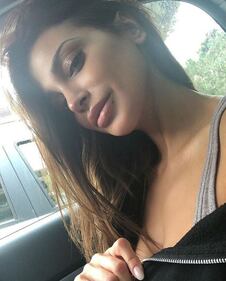 Cristina Buccino, la scollatura è hot 5