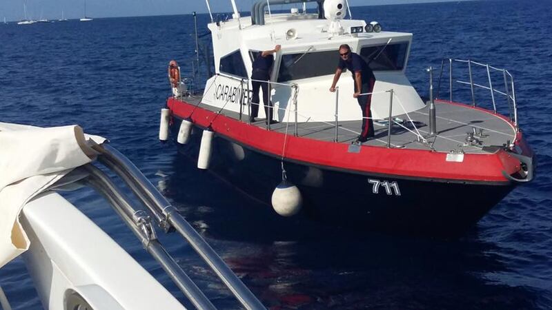 Ventotene, la protesta in barca di Alemanno 5