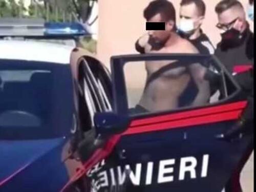 La lite, la bottiglia rotta, l'aggressione ai passanti: la furia dello straniero in strada