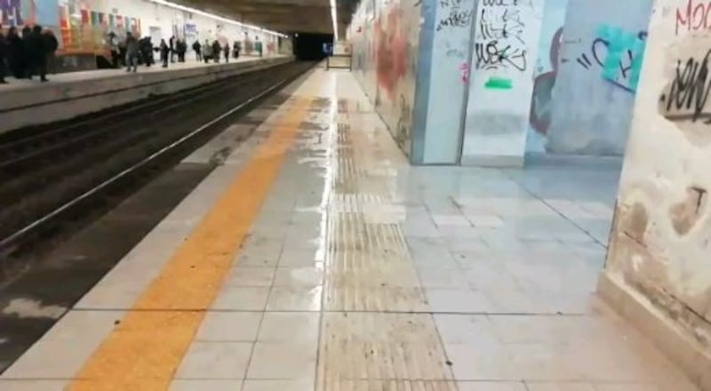 Circumvesuviana, la peggiore ferrovia d'Italia 13