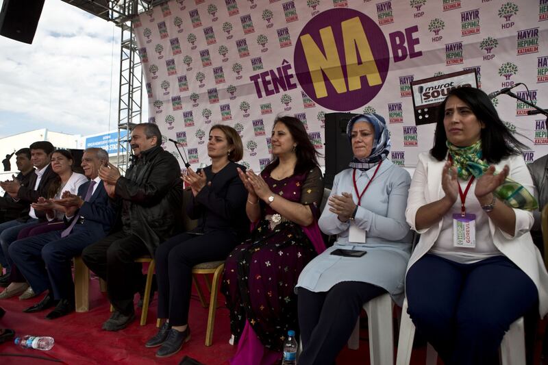 L'Hdp filo-curdo in piazza per il "no" a Batman 10