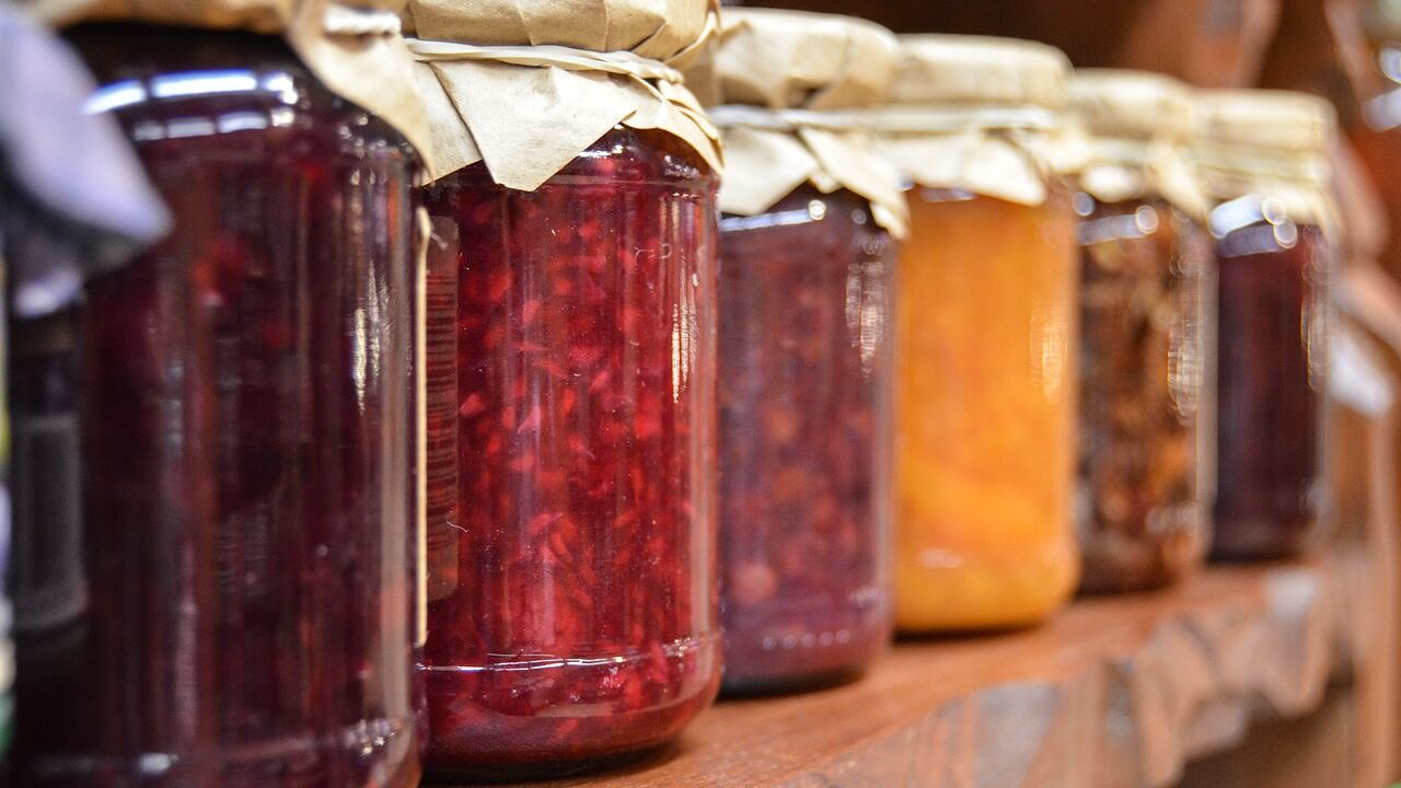 Botulino, i sintomi e gli alimenti a rischio: a cosa fare attenzione