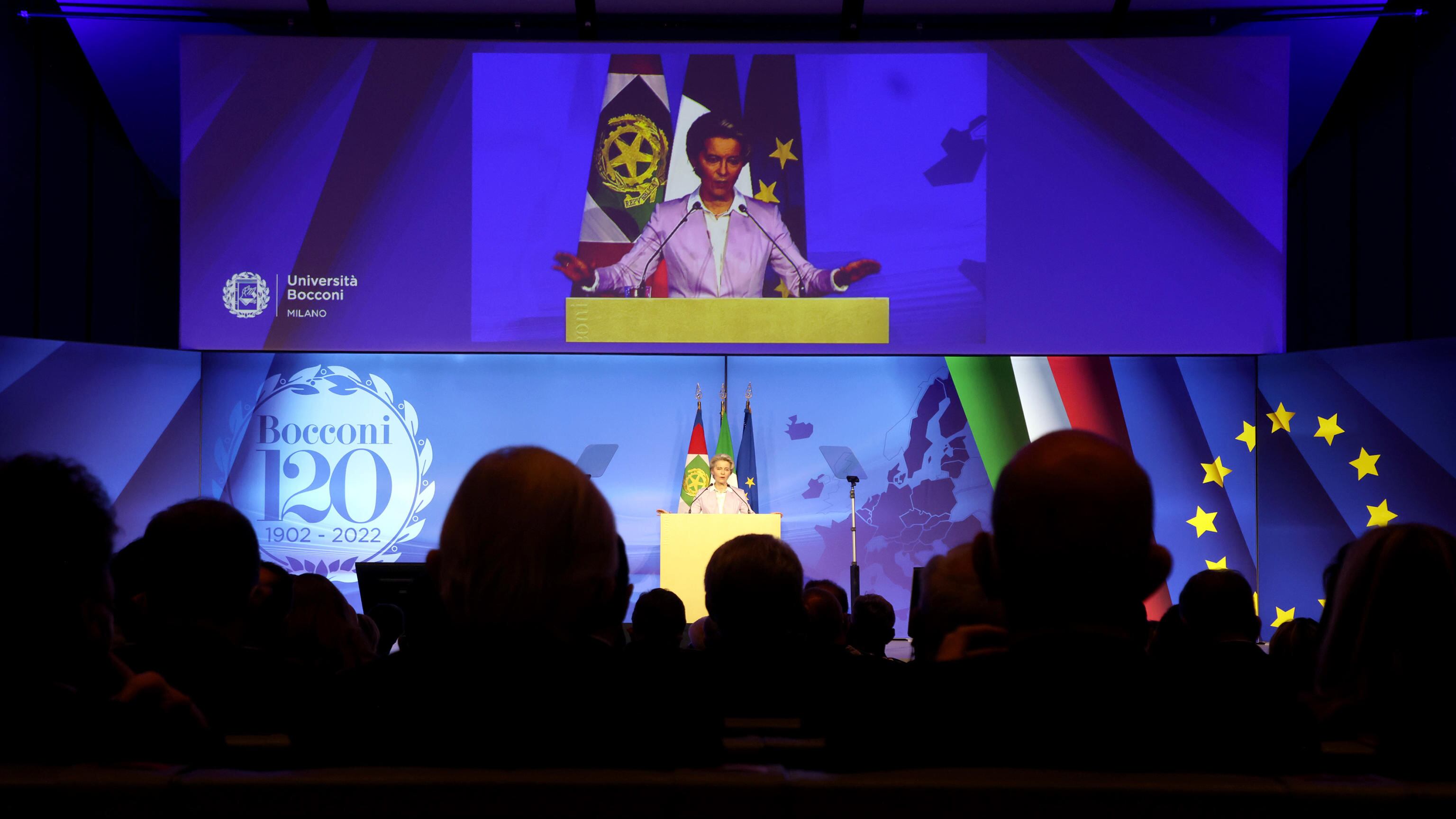 "Più flessibilità sul debito": ora Von der Leyen si scopre "colomba"