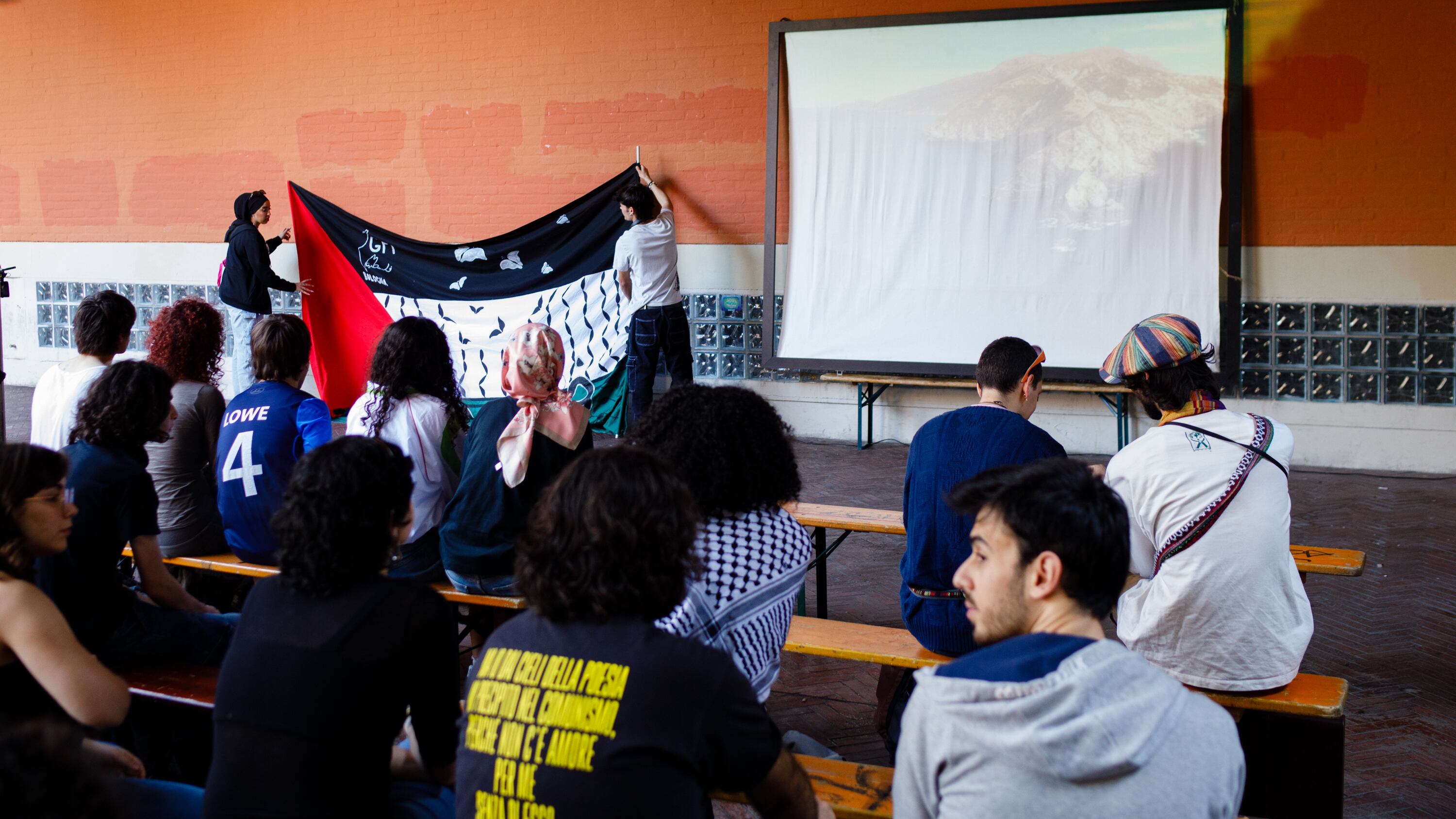 Il manuale digitale per l'insurrezione: "Dobbiamo fare danni allo Stato ebraico"