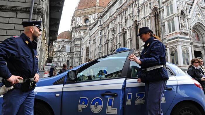 Accoltellato da un albanese davanti ai turisti: terrore a Firenze