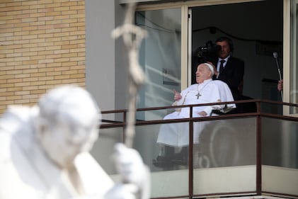 Il Papa lascia l'ospedale 7