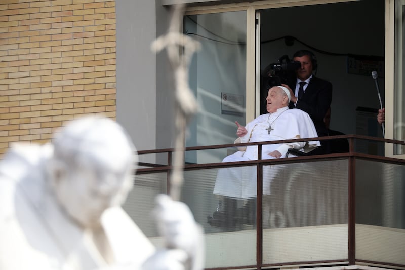 Il Papa lascia l'ospedale 7