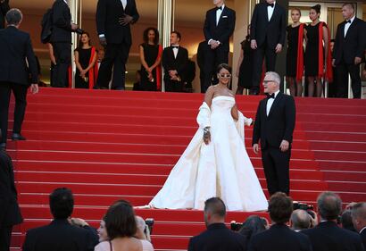 Rihanna, tatuaggi e smeraldi sul red carpet di Cannes 8