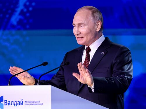 Putin si congratula con Trump: "Pronto a parlare con lui"
