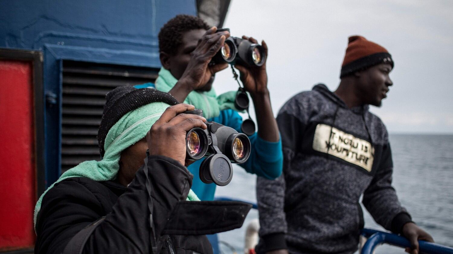 Sea Watch sbarca a Catania. Salvini: "In Italia restano 1-2 migranti su 47"