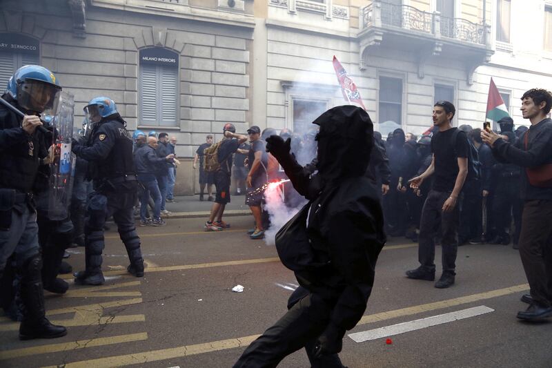 Manifestazione contro il "Remigration Summit": scontri con la polizia a Milano 1