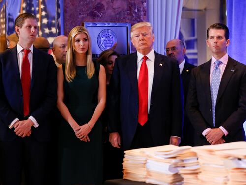 Dossier Buzzfeed, Trump: "Sono germofobico..."