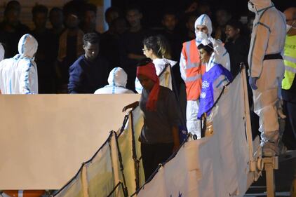 Lo sbarco dei minori dalla Diciotti 2