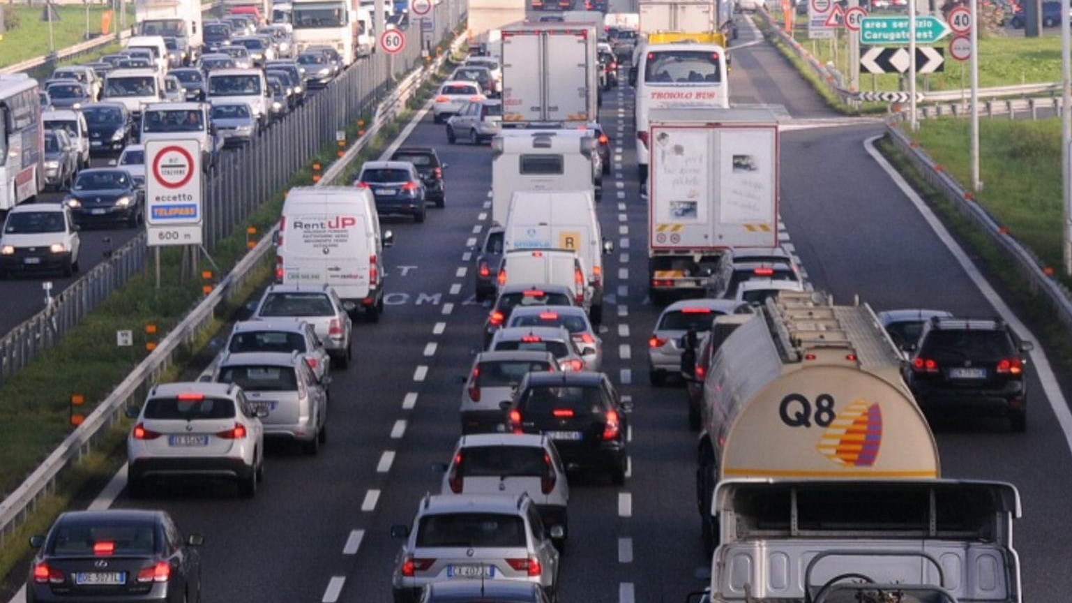 Incidente tra due camion paralizza mezza regione: 18 chilometri di code