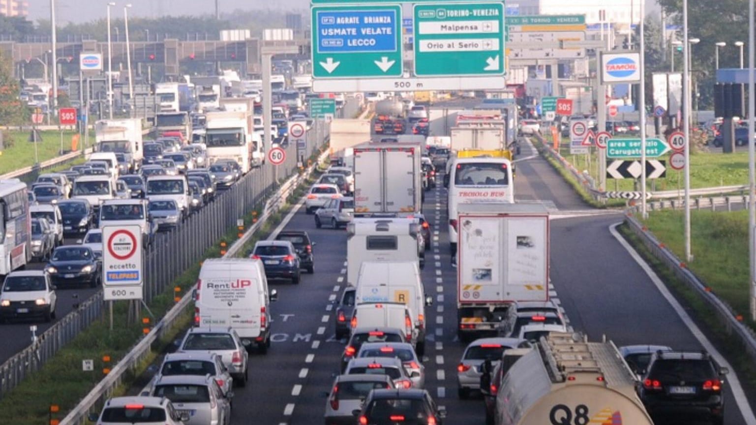 Incidente tra due camion paralizza mezza regione: 18 chilometri di code