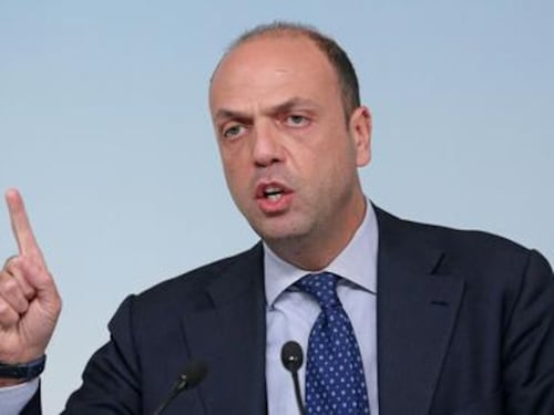 Alfano concede la cittadinanza pure a chi non parla italiano