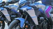 Diciannovenne semina il panico in moto. Un poliziotto lo blocca ma resta ferito