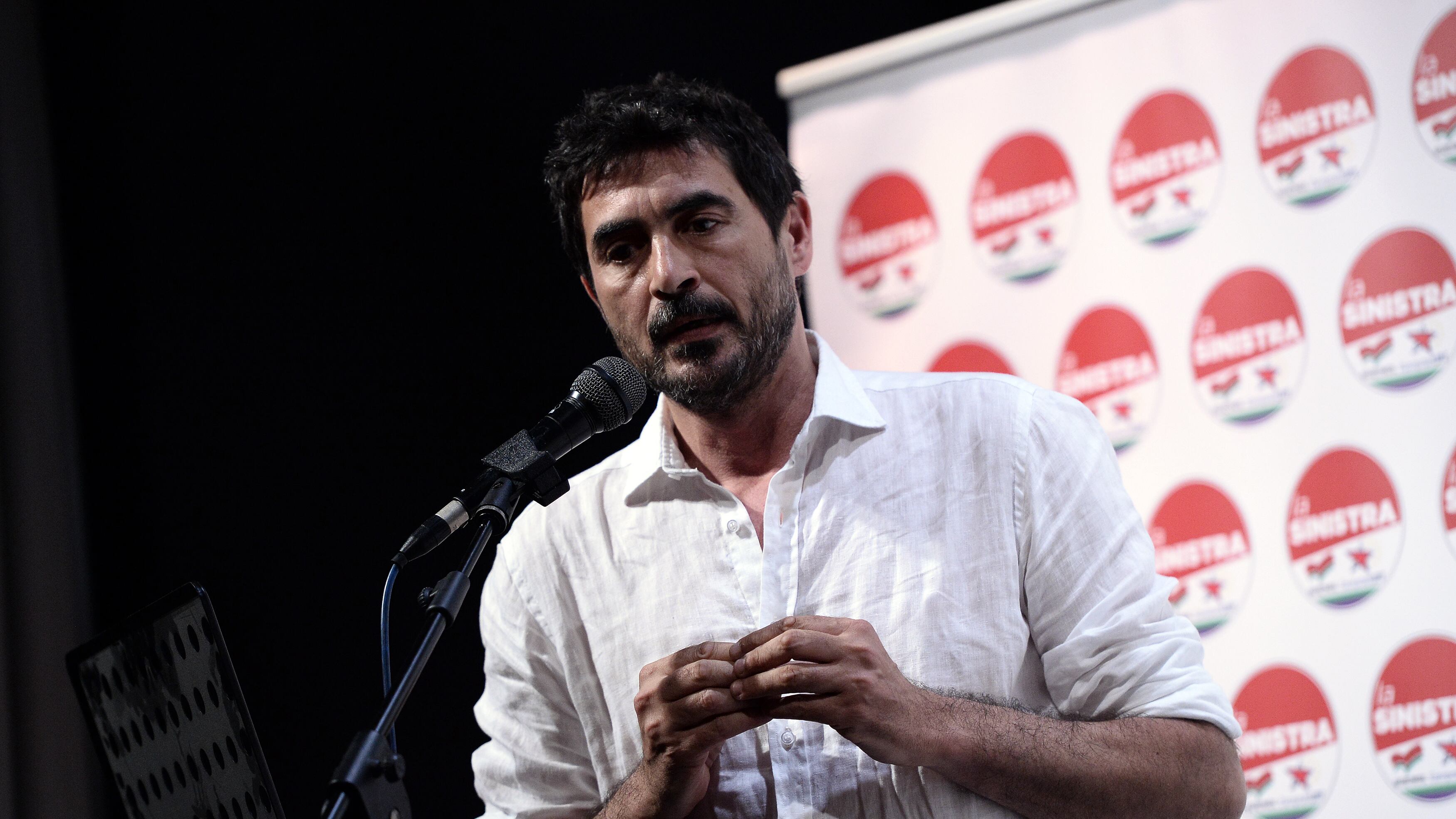 Fratoianni va in piazza contro Israele e si lagna: "Ci associano agli ayatollah"