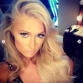 Paris Hilton hot, topless per il Selfie Day 18