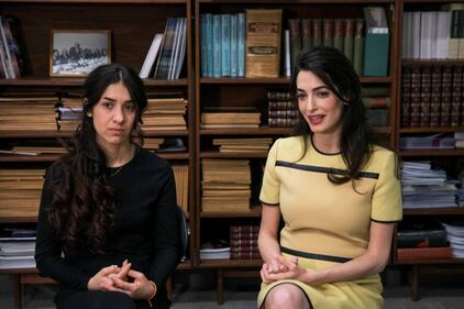 Amal Clooney con il "pancino" all'evento contro l'Isis 41