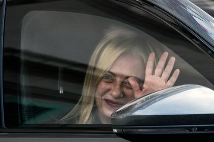 Giorgia Meloni a bordo dell'auto lascia il Quirinale 10