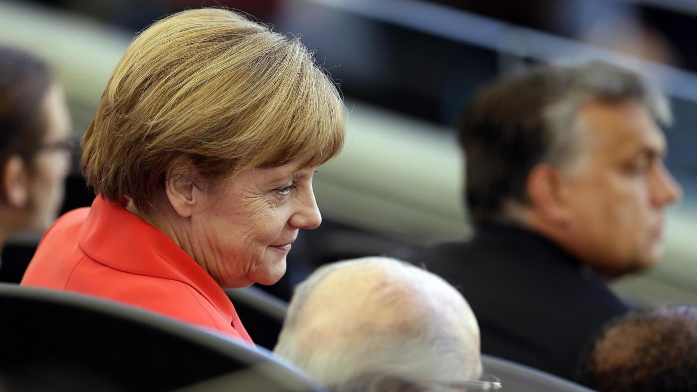 Quelle telefonate tra Merkel e Juncker che mettono Berlino all'angolo