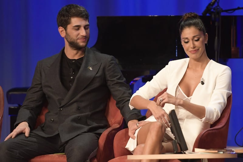 Belen Rodriguez sexy al Maurizio Costanzo Show 8