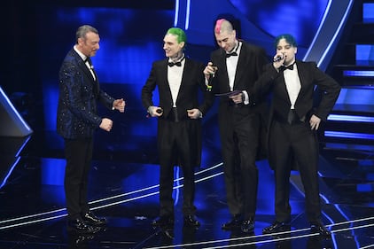 Sanremo 2024: ecco il look della seconda serata del Festival dei La Sad  6