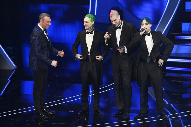 Sanremo 2024: ecco il look della seconda serata del Festival dei La Sad  6