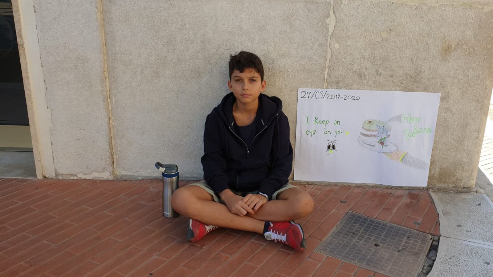 Da solo in piazza per difendere il clima
