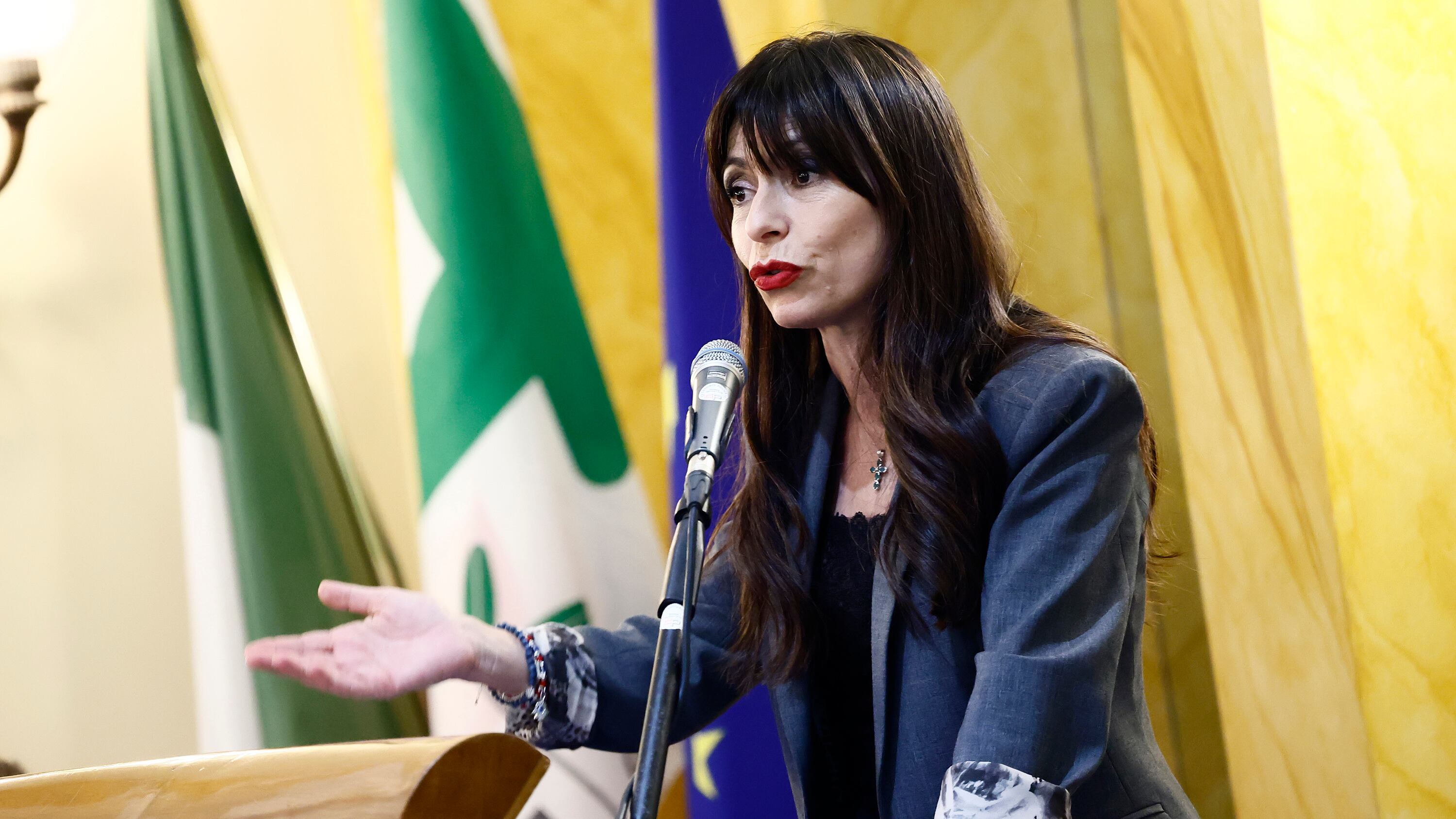 I conti in rosso dei dem: alibi per aumentare l'Irpef