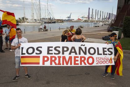 Le proteste al porto: "Non vogliamo i migranti" 2
