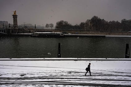 Lo spettacolo della neve a Parigi 5