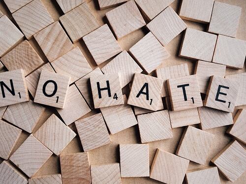 Allarme haters sui social. Come difendersi