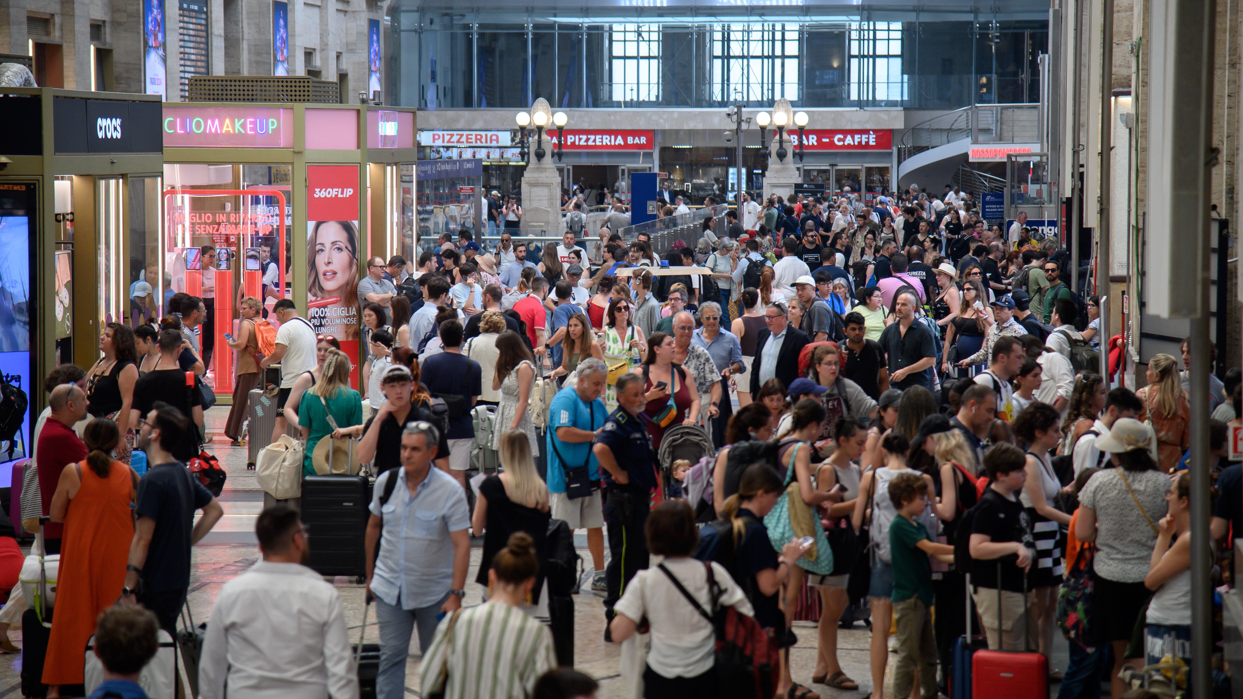 Firenze, treni di nuovo nel caos: uomo sui binari, attese fino a 120 minuti
