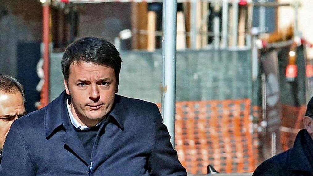 Renzi vota scheda bianca e intanto recluta 10 grillini