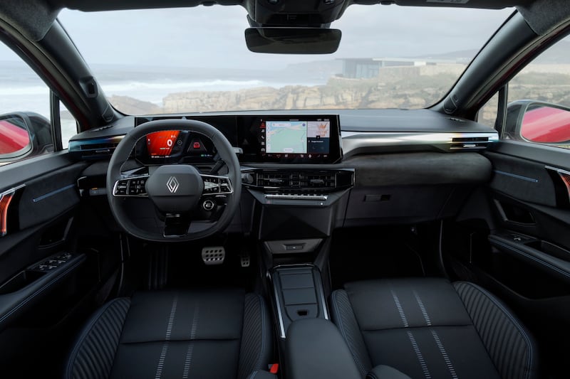 Renault Clio E-Tech: guarda tutte le foto 10