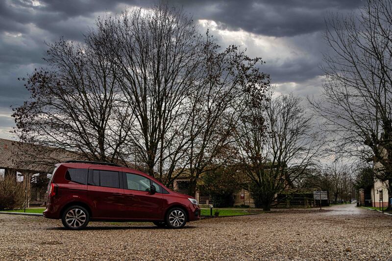 Nuovo Renault Kangoo E-Tech: guarda le foto 3