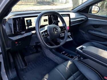 Renault Megane E-TECH: guarda le foto 12
