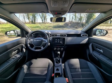 Dacia Duster Journey 2023, guarda le foto 8