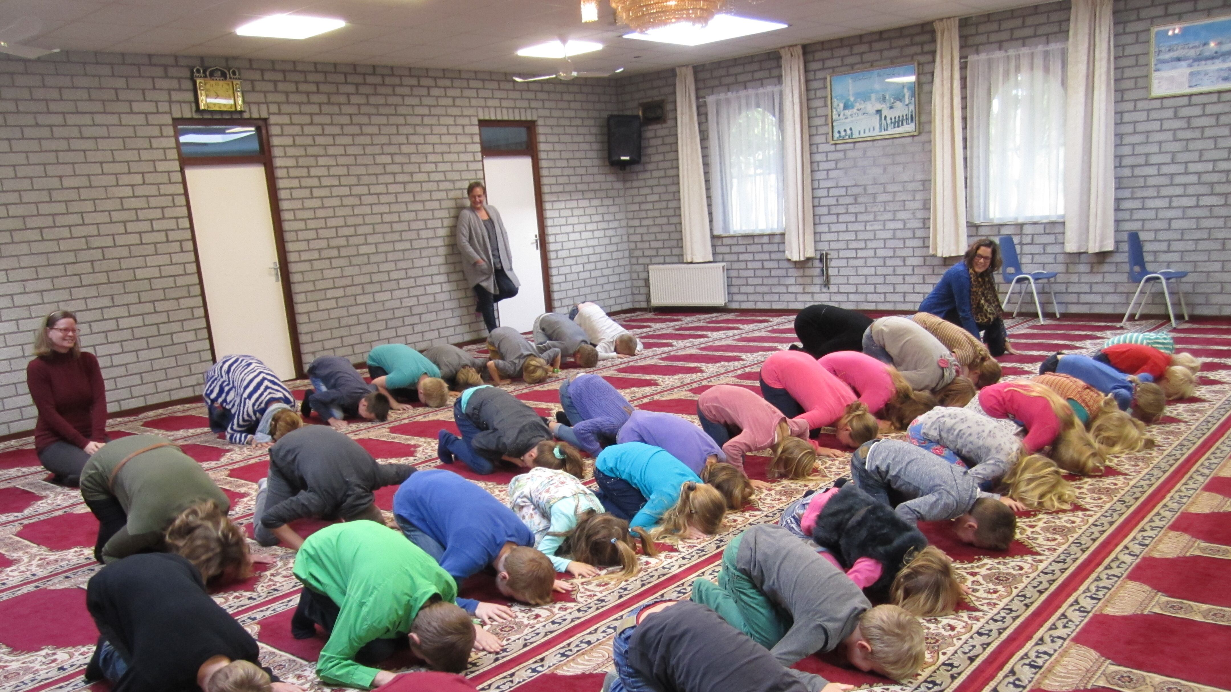 Quando la moschea apre nell'oratorio femminile