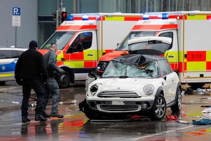 Auto sulla folla in Germania: le immagini dei soccorsi 6