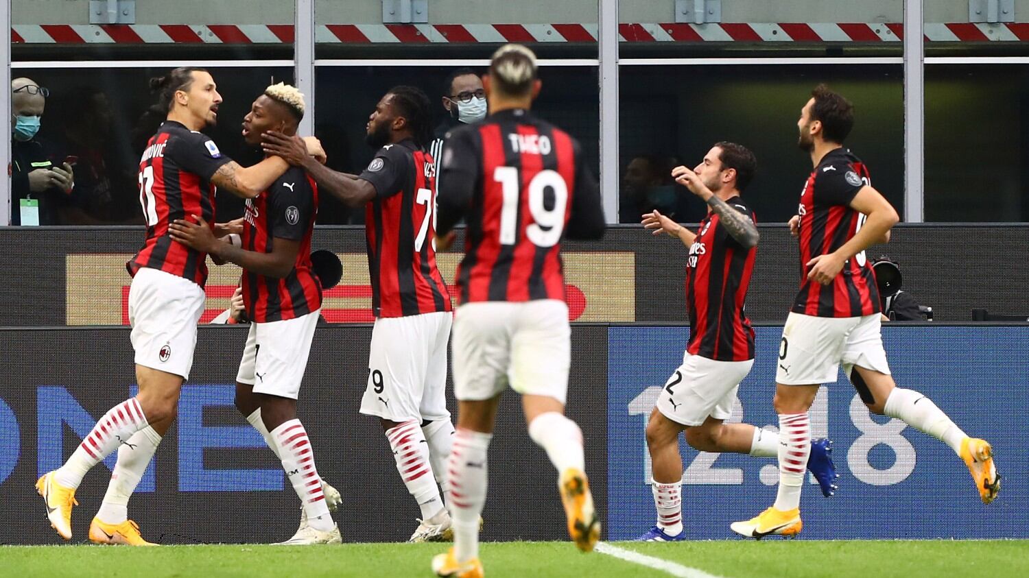 Il Milan si prende il derby: Inter ko 2-1. Rossoneri primi in classifica